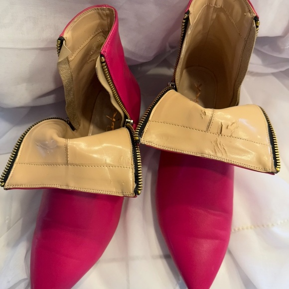 Hot Pink Pointed-Toe Ankle Boots | Gold Zip Detail | Size 8 - Picture 4 of 5